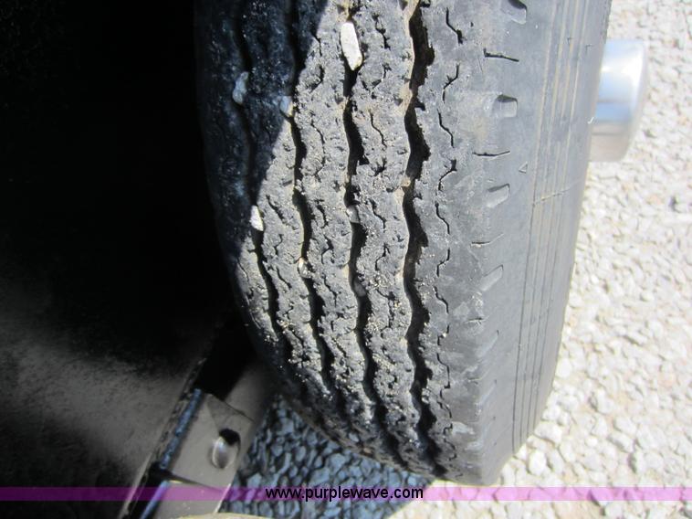 image for item D5532 1986 32' gooseneck livestock trailer