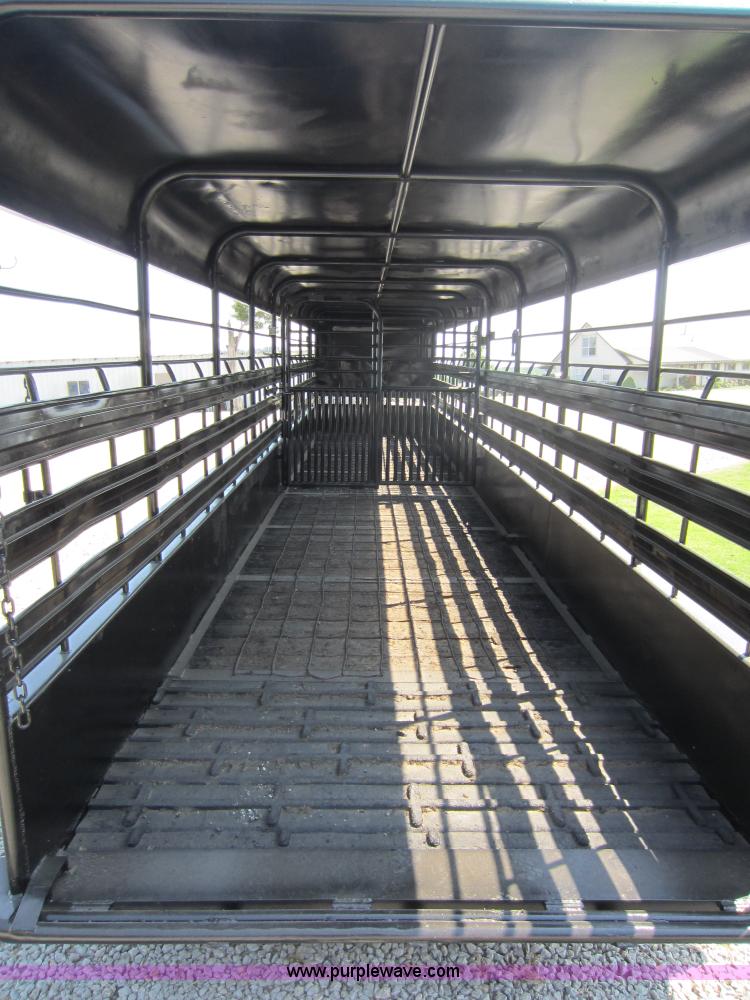 image for item D5532 1986 32' gooseneck livestock trailer