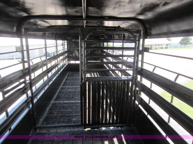 image for item D5532 1986 32' gooseneck livestock trailer