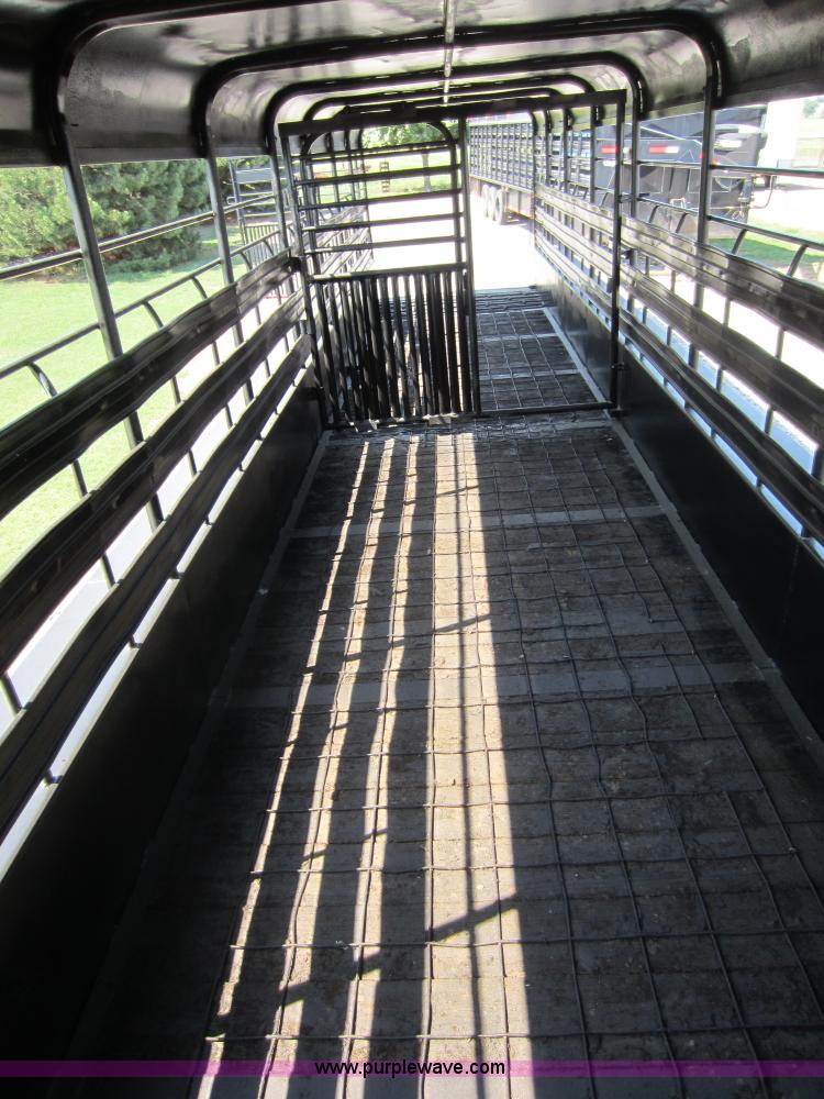 image for item D5532 1986 32' gooseneck livestock trailer