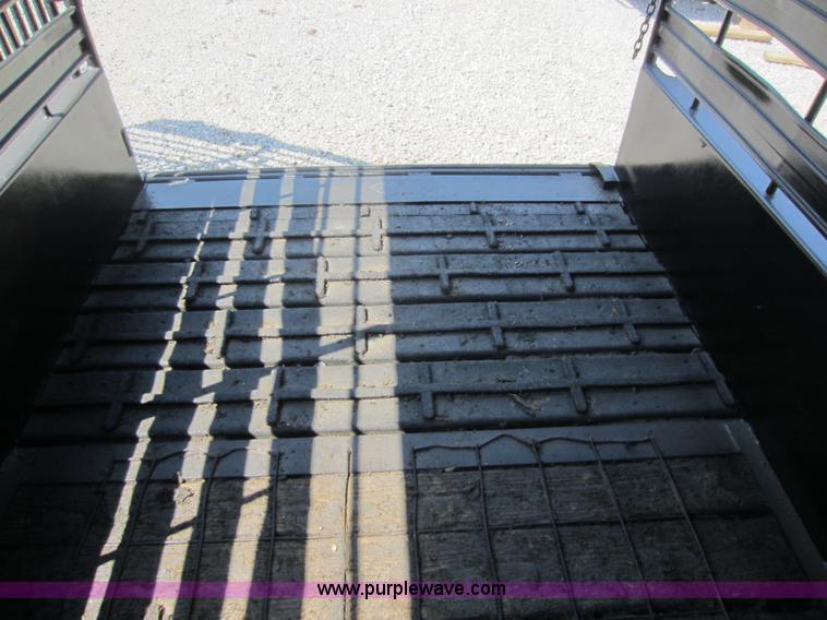 image for item D5532 1986 32' gooseneck livestock trailer