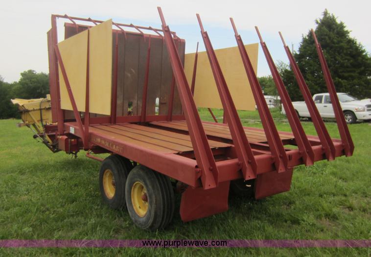 image for item D5561 New Holland 1044 stack wagon