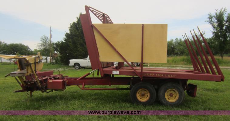 image for item D5561 New Holland 1044 stack wagon