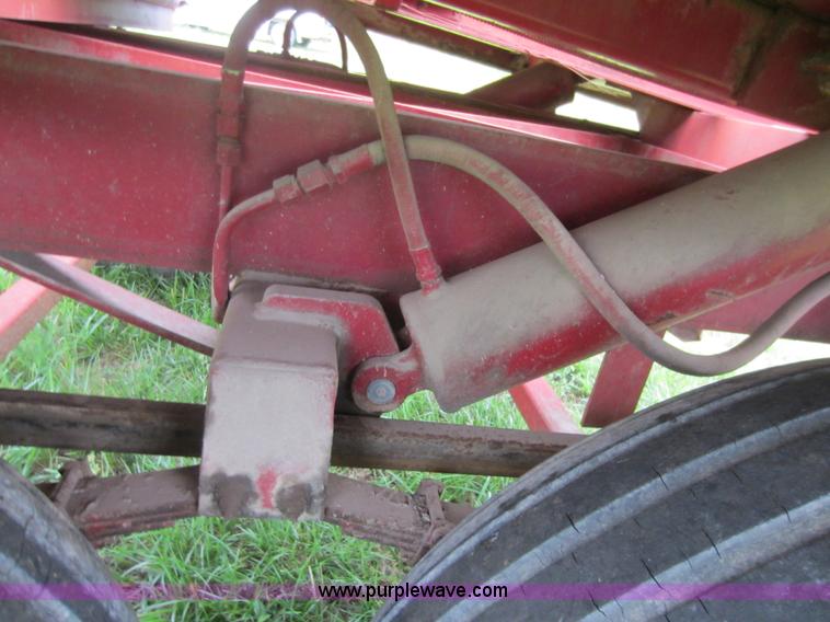 image for item D5561 New Holland 1044 stack wagon