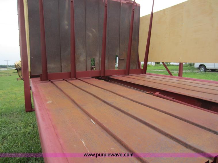 image for item D5561 New Holland 1044 stack wagon