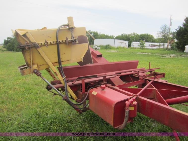 image for item D5561 New Holland 1044 stack wagon