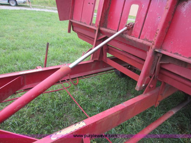 image for item D5561 New Holland 1044 stack wagon