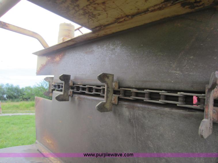 image for item D5561 New Holland 1044 stack wagon