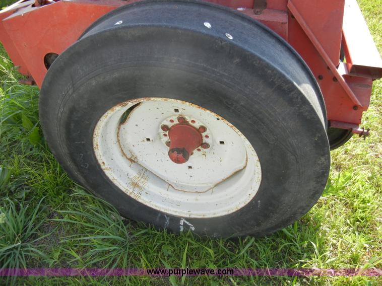 image for item N9761 International 5100 Soybean Special drill