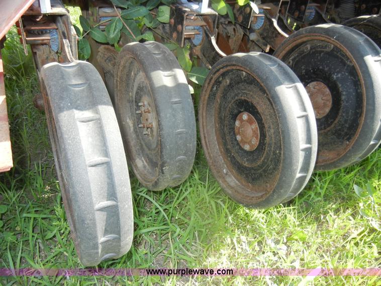 image for item N9761 International 5100 Soybean Special drill