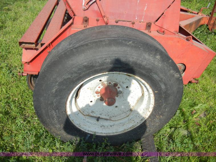 image for item N9761 International 5100 Soybean Special drill