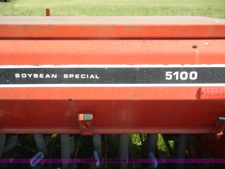 image for item N9761 International 5100 Soybean Special drill