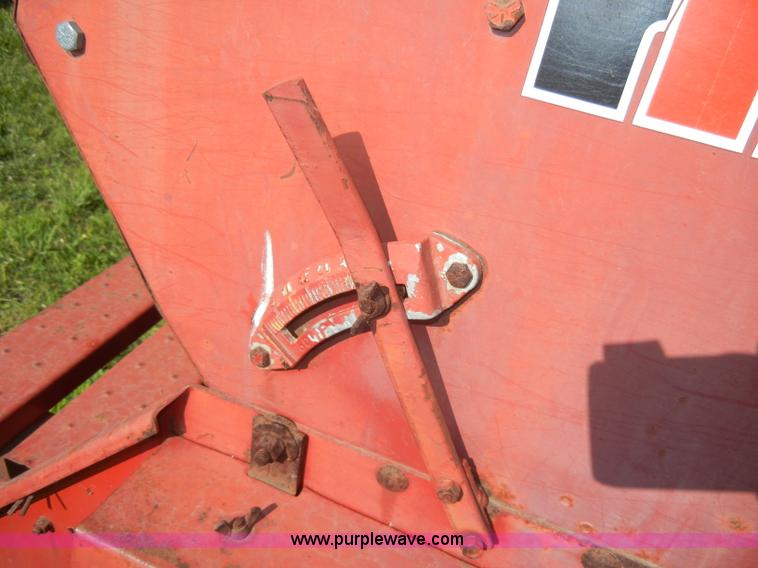 image for item N9761 International 5100 Soybean Special drill