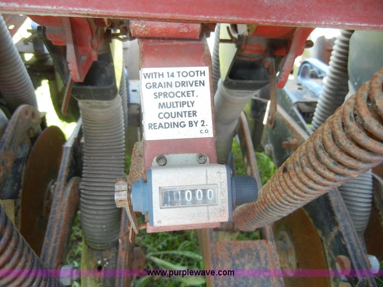 image for item N9761 International 5100 Soybean Special drill