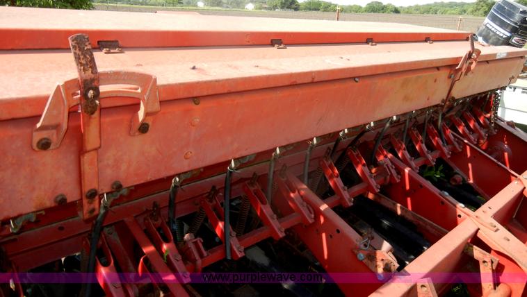 image for item N9761 International 5100 Soybean Special drill