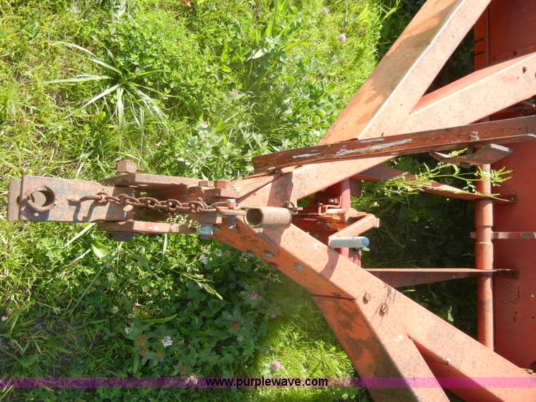 image for item N9761 International 5100 Soybean Special drill