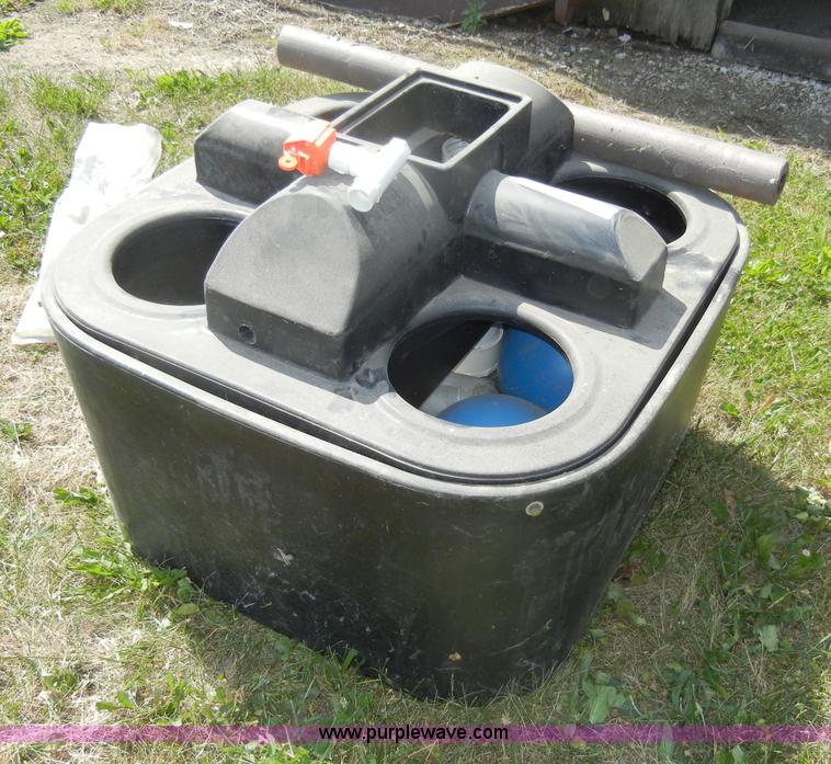 image for item N9774 Mirafount 3350 four hole waterer