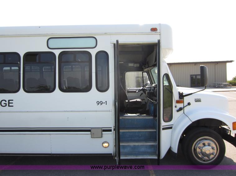 image for item B1266 1999 Coach Navistar International 3400 bus