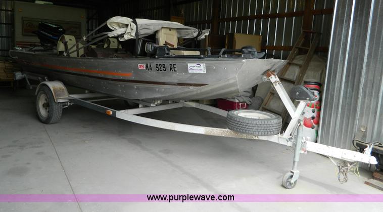 image for item B3682 Bass Tracker III 16' aluminum boat