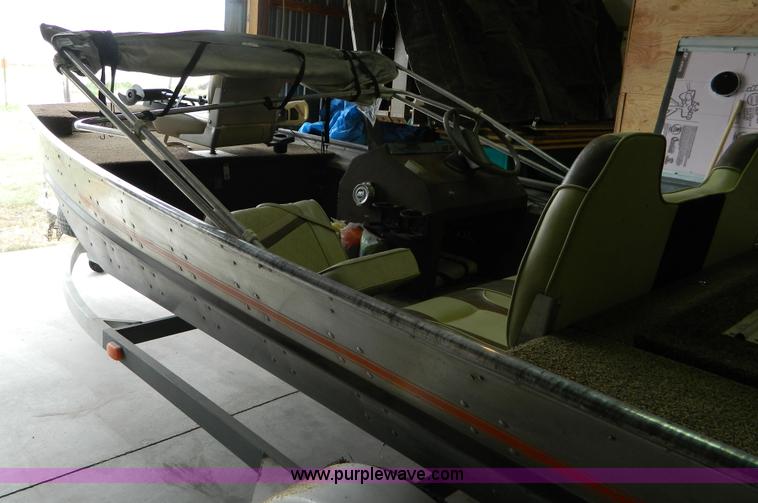 image for item B3682 Bass Tracker III 16' aluminum boat