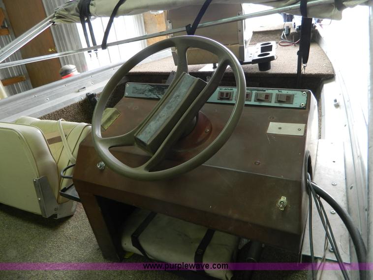 image for item B3682 Bass Tracker III 16' aluminum boat