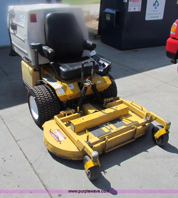 image for item B7275 2009 Walker lawn mower