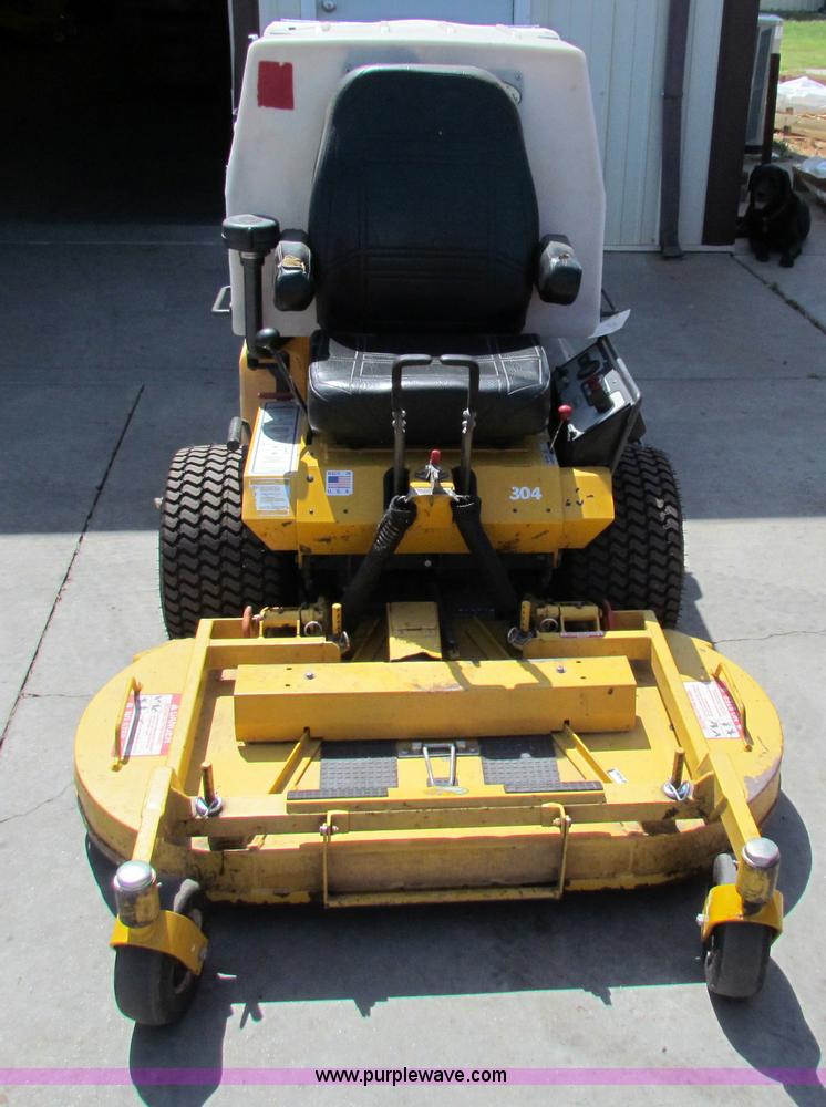 image for item B7275 2009 Walker lawn mower