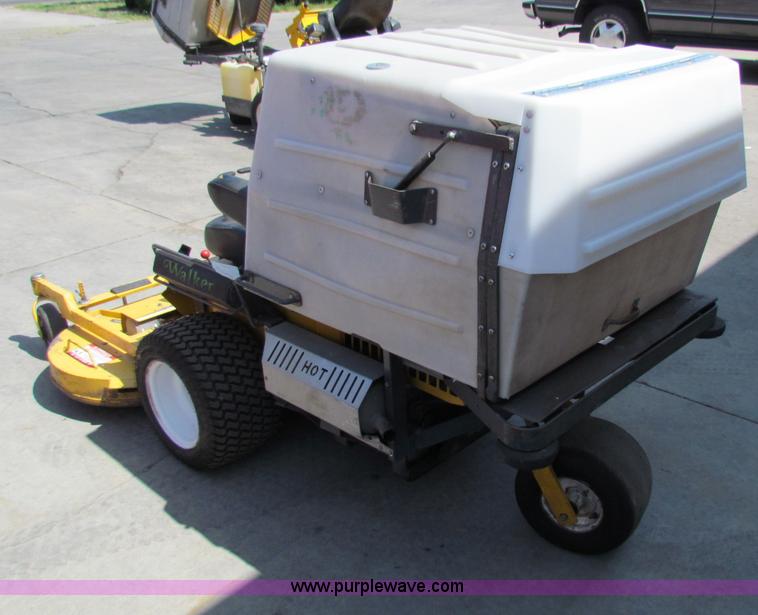 image for item B7275 2009 Walker lawn mower