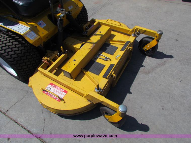 image for item B7275 2009 Walker lawn mower