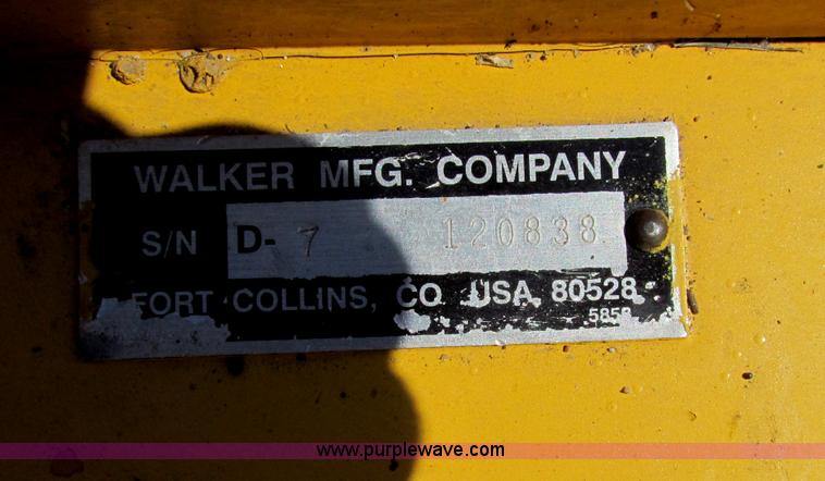 image for item B7275 2009 Walker lawn mower