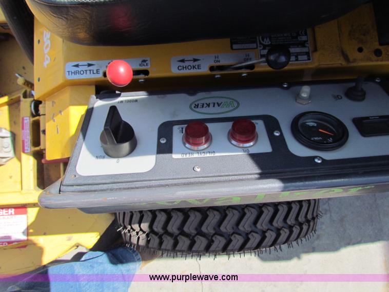 image for item B7275 2009 Walker lawn mower