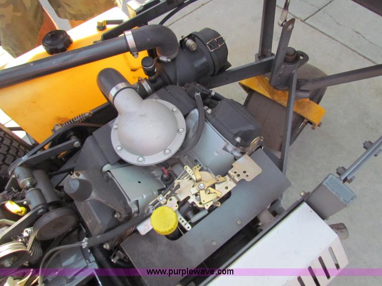 image for item B7275 2009 Walker lawn mower