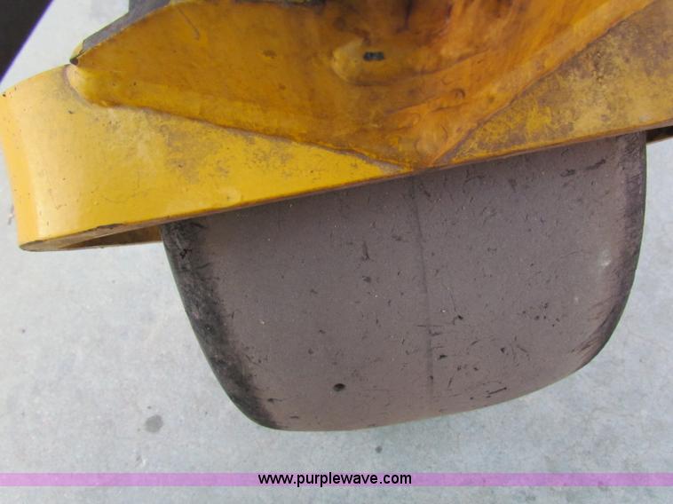 image for item B7275 2009 Walker lawn mower