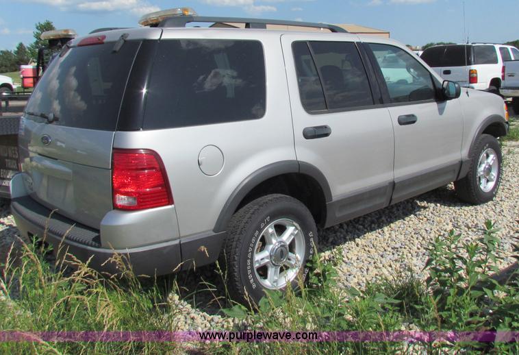 image for item B7276 2003 Ford Explorer XLT SUV