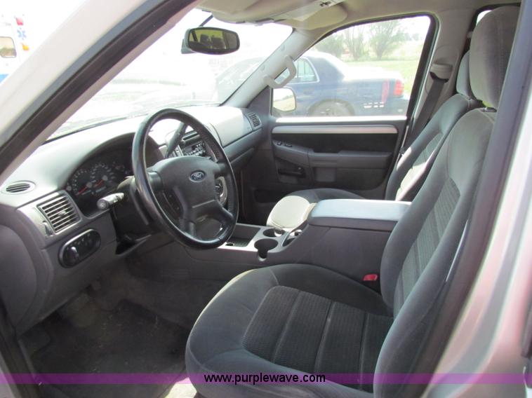 image for item B7276 2003 Ford Explorer XLT SUV