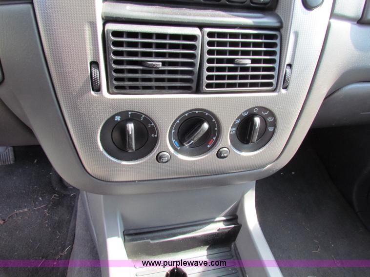 image for item B7276 2003 Ford Explorer XLT SUV