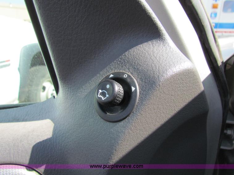 image for item B7276 2003 Ford Explorer XLT SUV