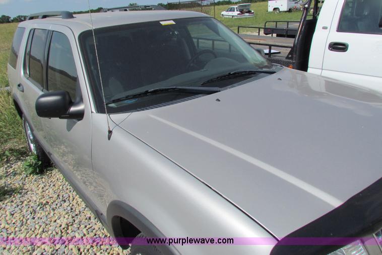 image for item B7276 2003 Ford Explorer XLT SUV