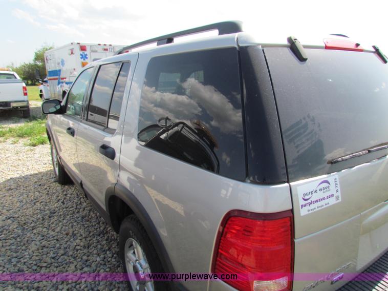 image for item B7276 2003 Ford Explorer XLT SUV