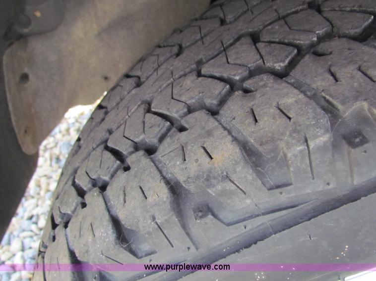 image for item B7276 2003 Ford Explorer XLT SUV