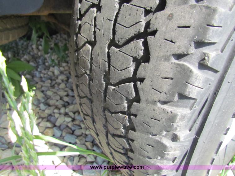 image for item B7276 2003 Ford Explorer XLT SUV