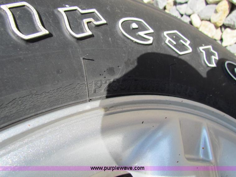 image for item B7276 2003 Ford Explorer XLT SUV