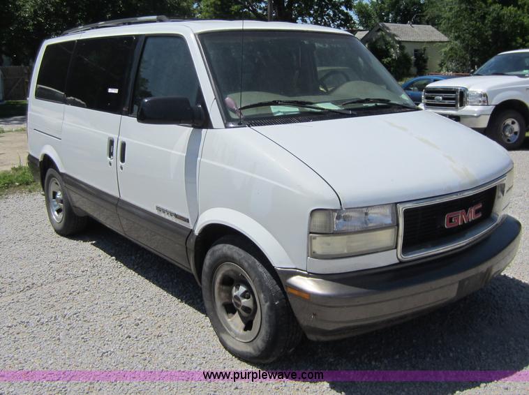 image for item B9112 2000 GMC Safari van