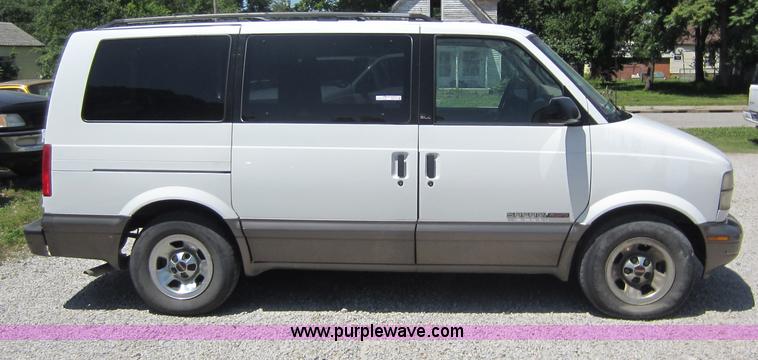 image for item B9112 2000 GMC Safari van