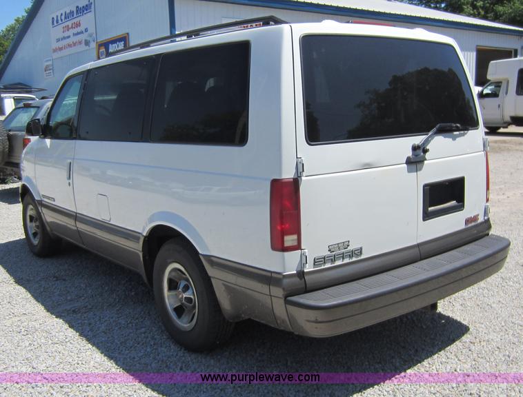 image for item B9112 2000 GMC Safari van