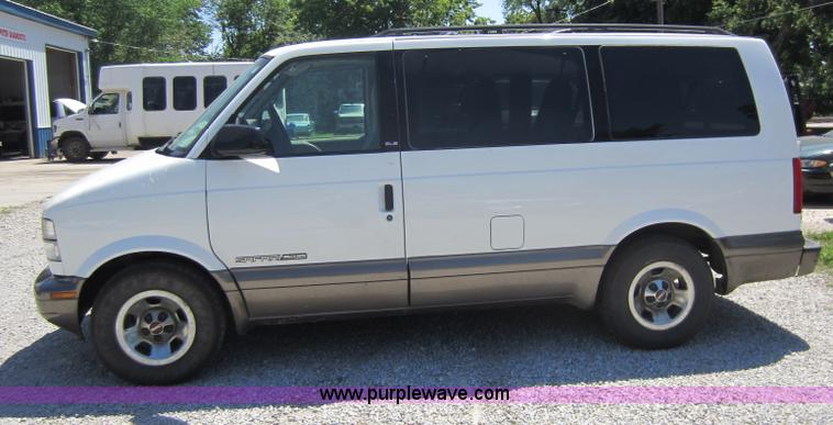 image for item B9112 2000 GMC Safari van