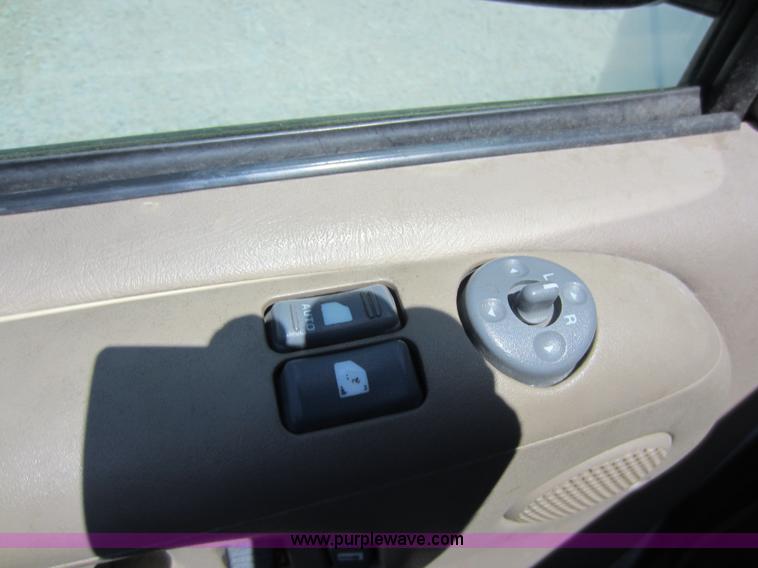 image for item B9112 2000 GMC Safari van