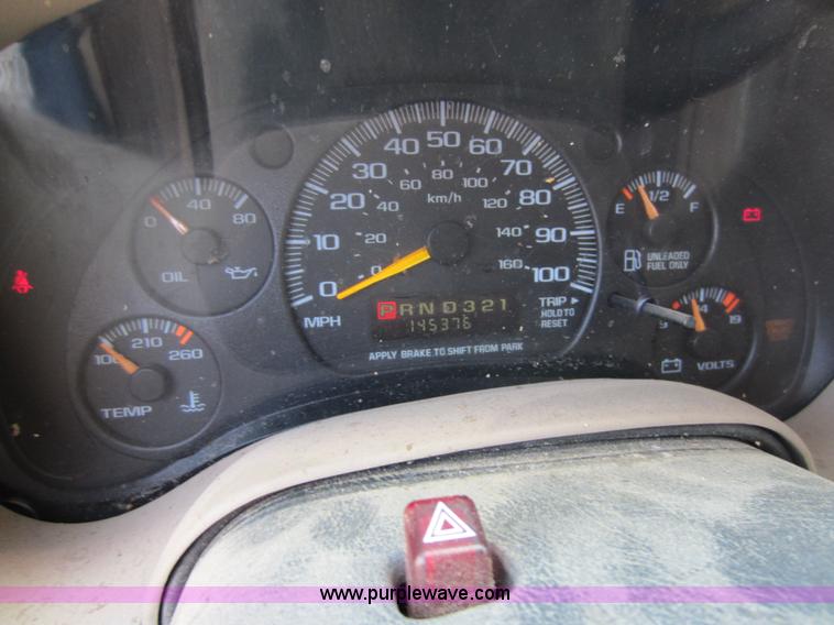 image for item B9112 2000 GMC Safari van