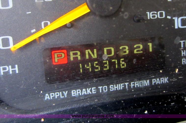 image for item B9112 2000 GMC Safari van