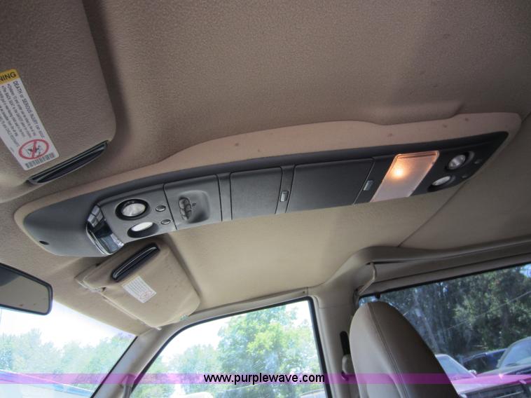 image for item B9112 2000 GMC Safari van